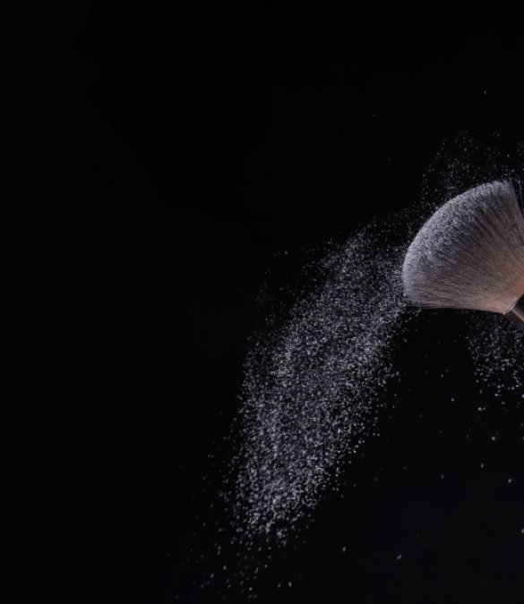 ثنائي ستيرات الإيثيلين جليكول: الخصائص الكيميائية والتطبيقات والفوائد في منتجات العناية الشخصية والصناعية