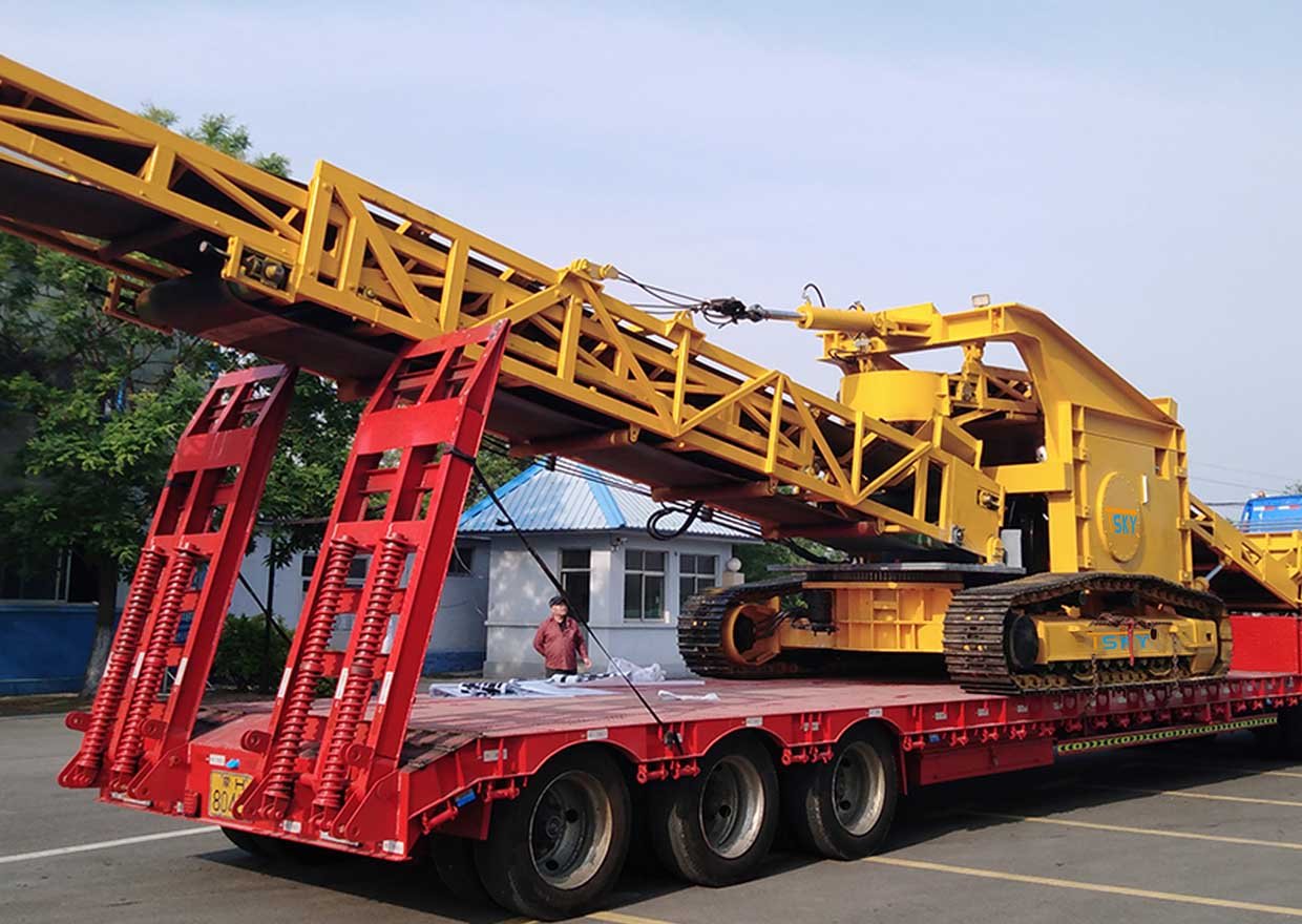 Automated mobile stacker with reliable performance in bulk storage