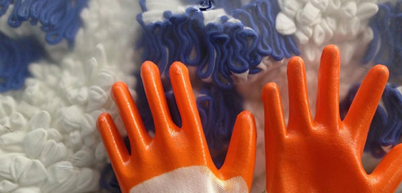 How is the service life of labor insurance gloves judged?