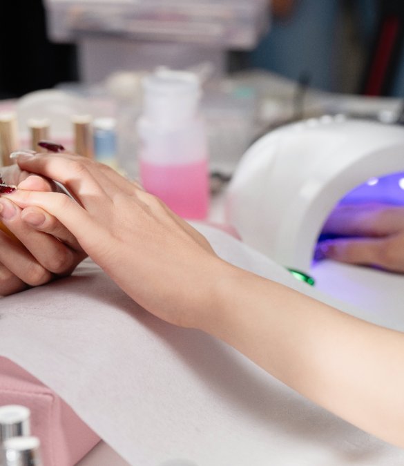 Phototherapy Nail Gel Formulation Guide & UV Resin Selection