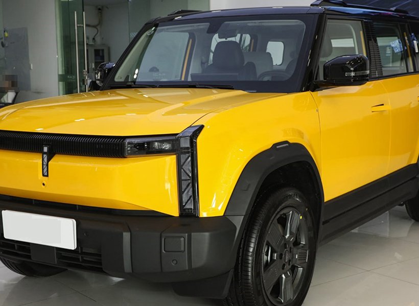 _0002_cropped_09-1奇瑞ICAR3-黄