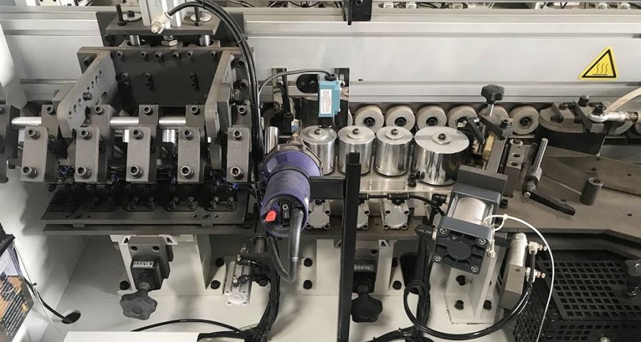 Encolado de bordes biselados/rectos