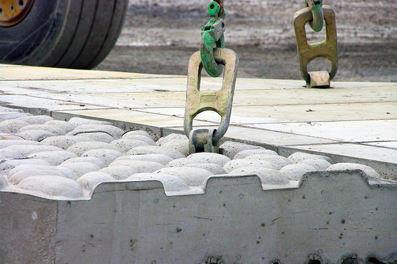 lifting-clutch-on-precast-panel