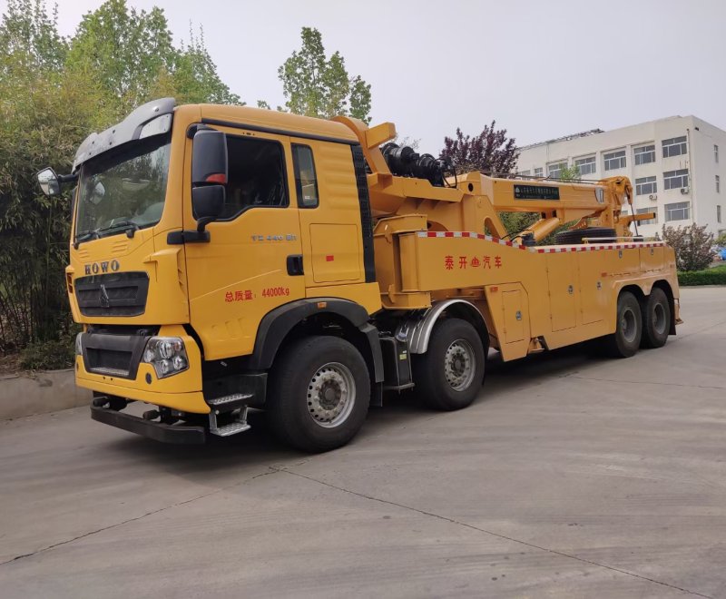 SINOTRUK HOWO 8×4 Road Wrecker Truck