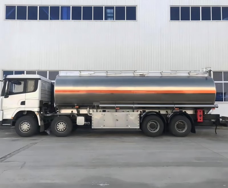 SHACMAN X3000 8×4 Fuel Tank Truck