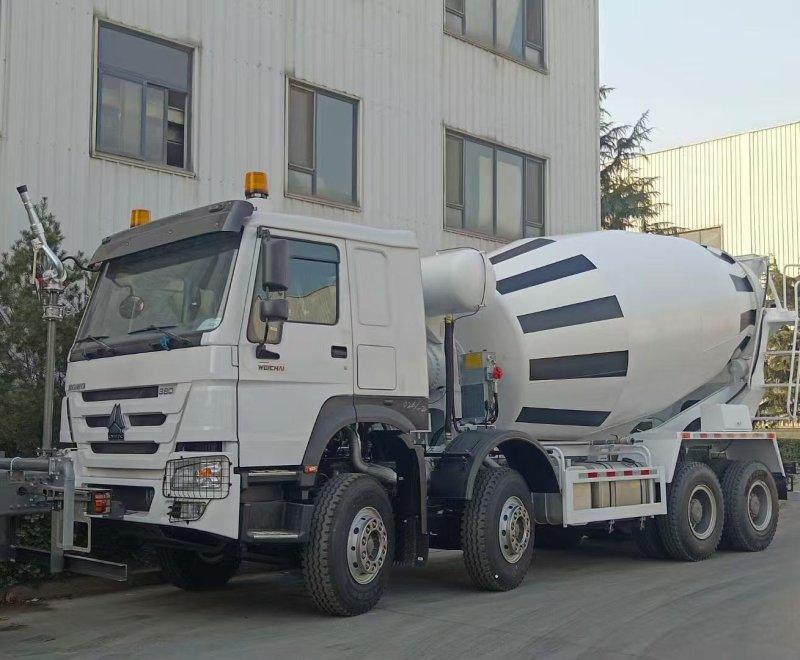 SINOTRUK HOWO 8×4 Mixer Truck