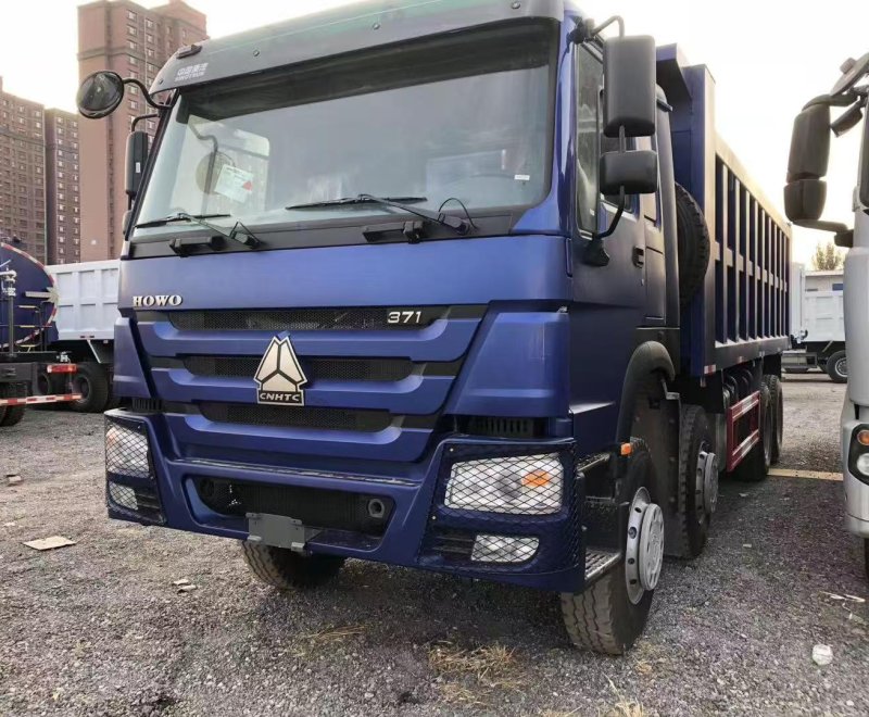 SINOTRUK HOWO 8×4 Dump Truck