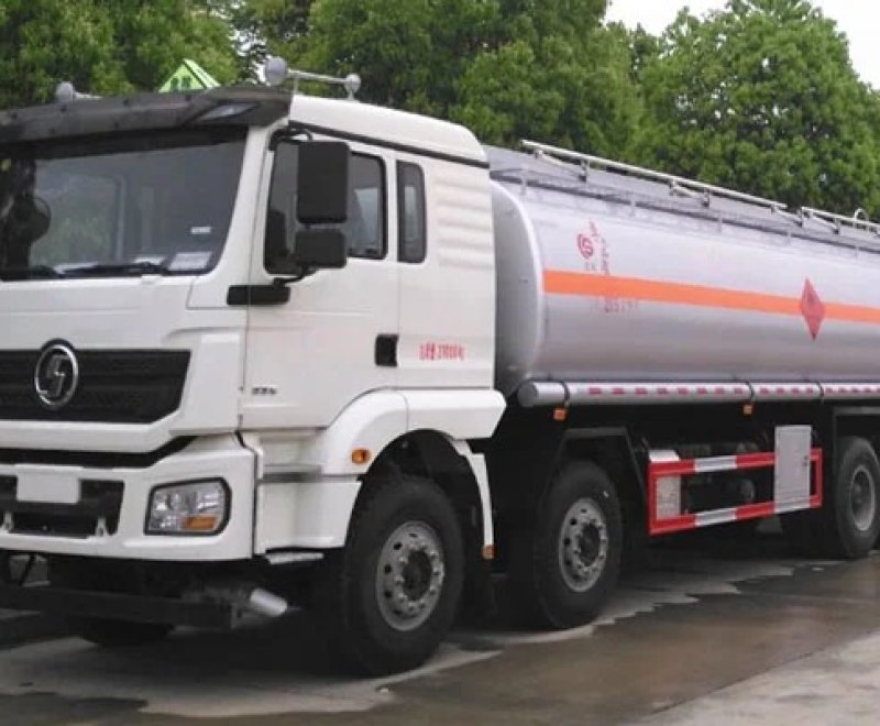 SHACMAN H3000 8×4 Fuel Tank Truck