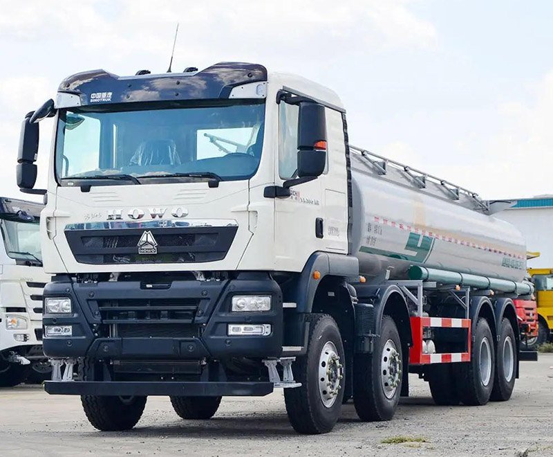 SINOTRUK HOWO TX 8×4 Fuel Tank Truck