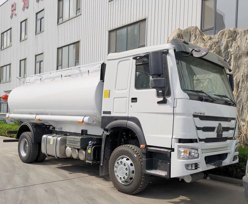 SINOTRUK HOWO 4×2 Fuel Tank Truck