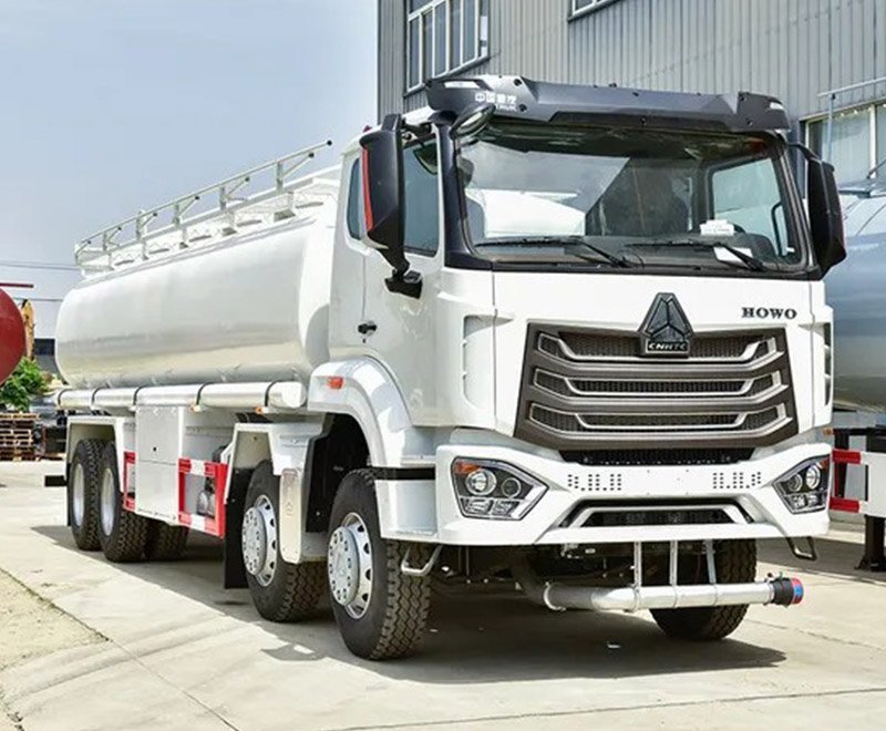 SINOTRUK HOWO NX (HAOHAN) 8×4 Fuel Tank Truck