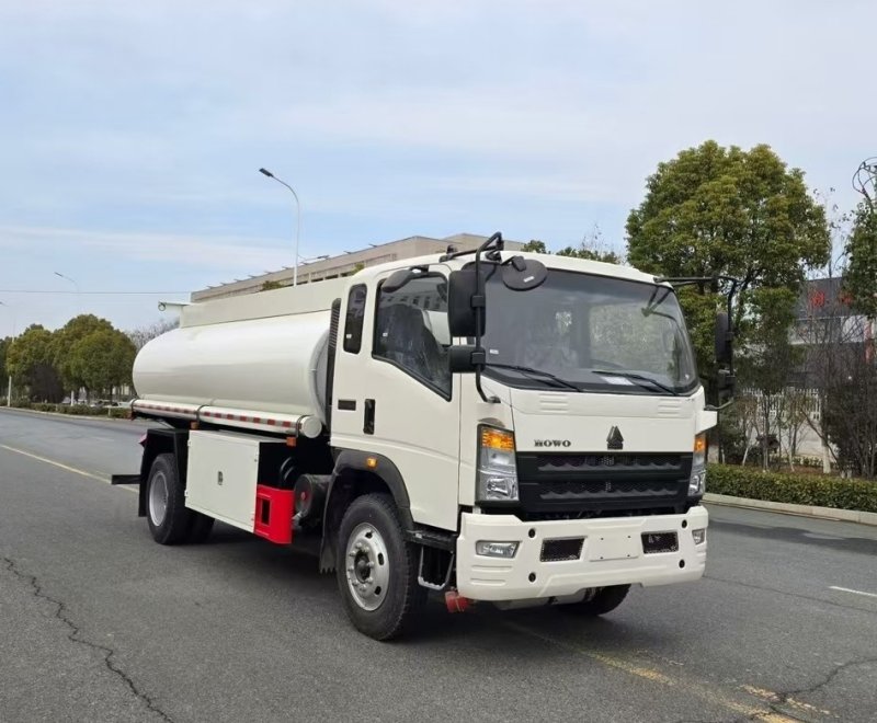 HOWO 4×2 Fuel Tank Light Truck