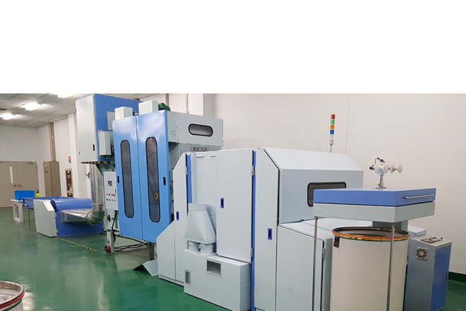 Máquina combinada de apertura y cardado