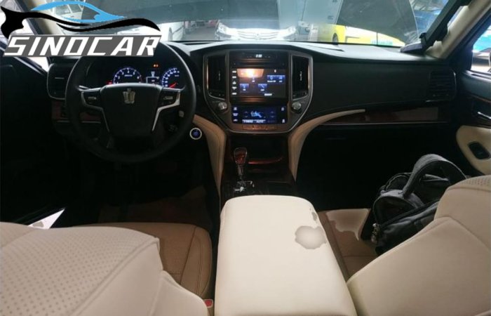 丰田皇冠 2016 2.0T 时尚版 (7)