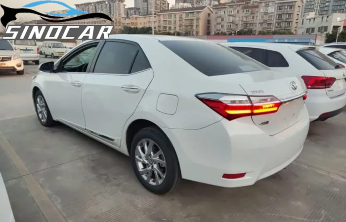 丰田卡罗拉 2018 1.2T S-CVT GL-i真皮版 (18)