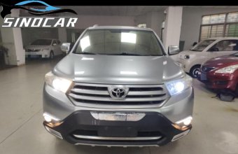 丰田汉兰达 2014 2.7L 两驱精英版银色 (2)