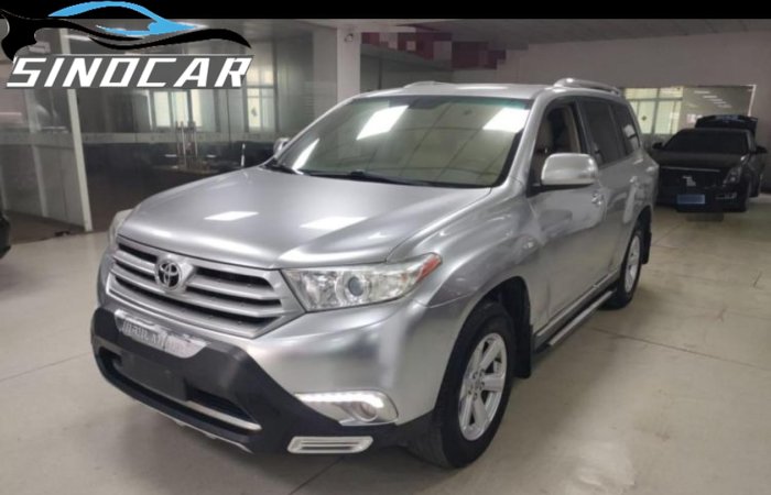 丰田汉兰达 2014 2.7L 两驱精英版银色 (1)