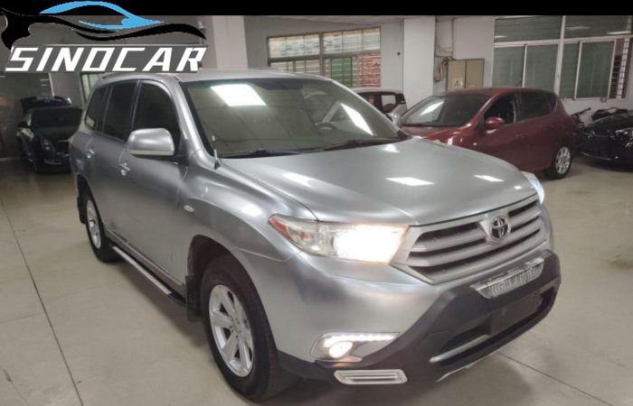 丰田汉兰达 2014 2.7L 两驱精英版银色 (3)