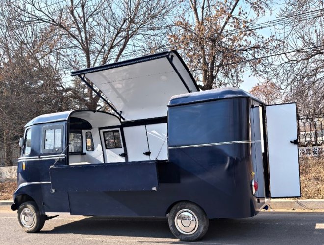 Mercedes-Benz 319 Food Truck