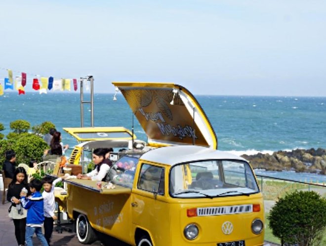 VW-T1 Roof Up Food Truck