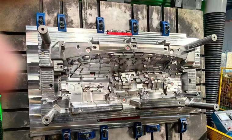 How to Choose the Right Injection Mold Manufacturer and Avoid Costly Mistakes