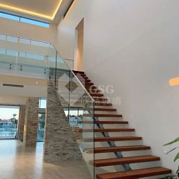 Modern Residential Staircase with Clear Tempered Glass Railing|Globalstar Glass