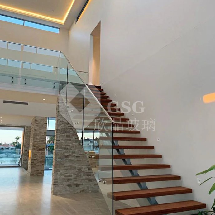 Modern Residential Staircase with Clear Tempered Glass Railing|Globalstar Glass