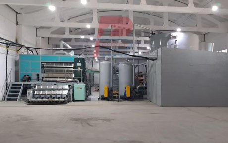 How does an automatic egg tray production line with a metal drying system operate?