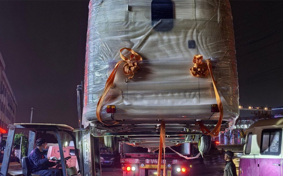 未标题-1_0004_Loading-with-Forklift