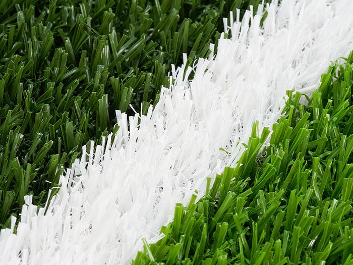 Shock-absorbing non-filling synthetic grass