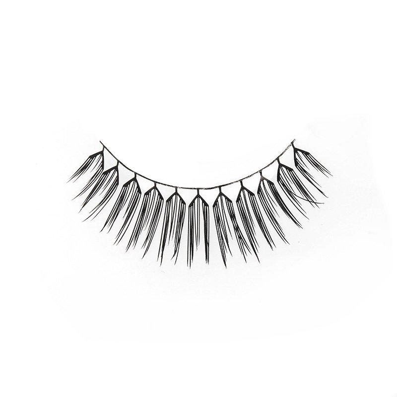 Airy wispy strip lash