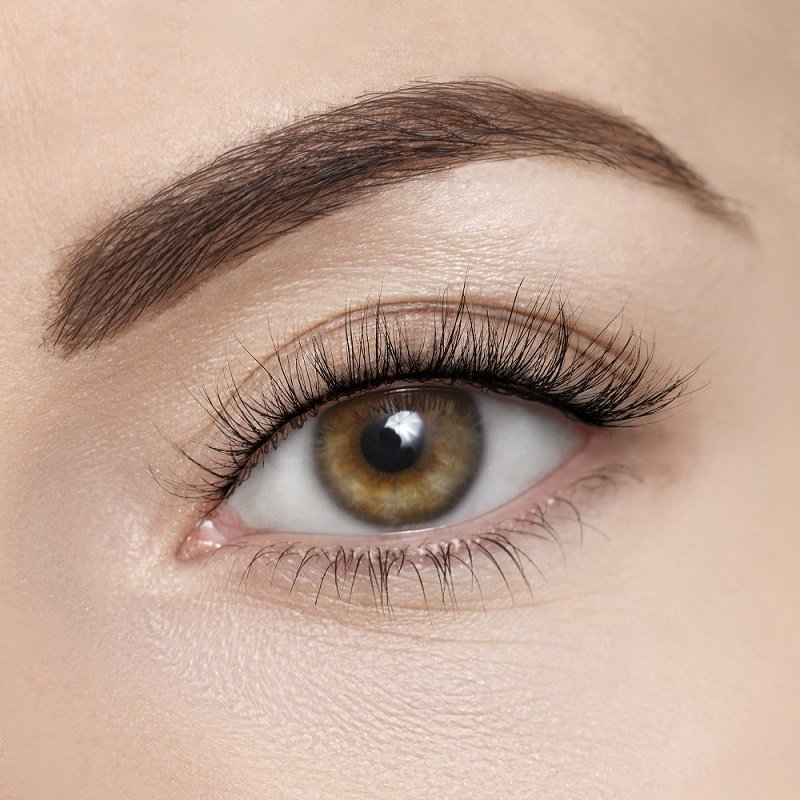 natural volume mink lashes wearing effect with model