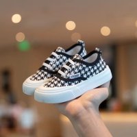 High-quality classic canvas shoes for children