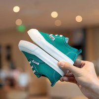 Comfortable solid color kids shoes