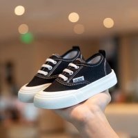 Classic kids canvas shoes in solid colors