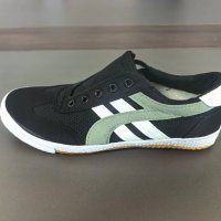 canvas sports shoes