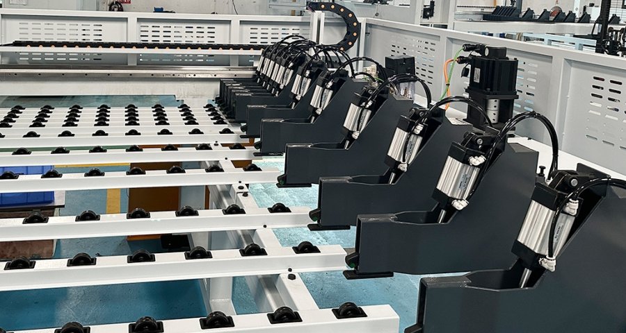 Feeding clamp device