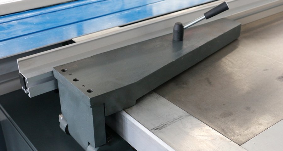 Electrically dependent ruler