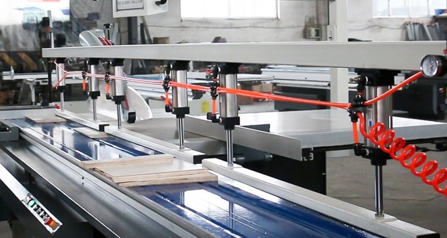 Pneumatic pressing device