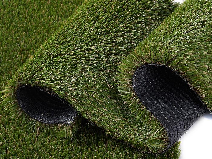 Low-maintenance artificial turf on shopping mall rooftop