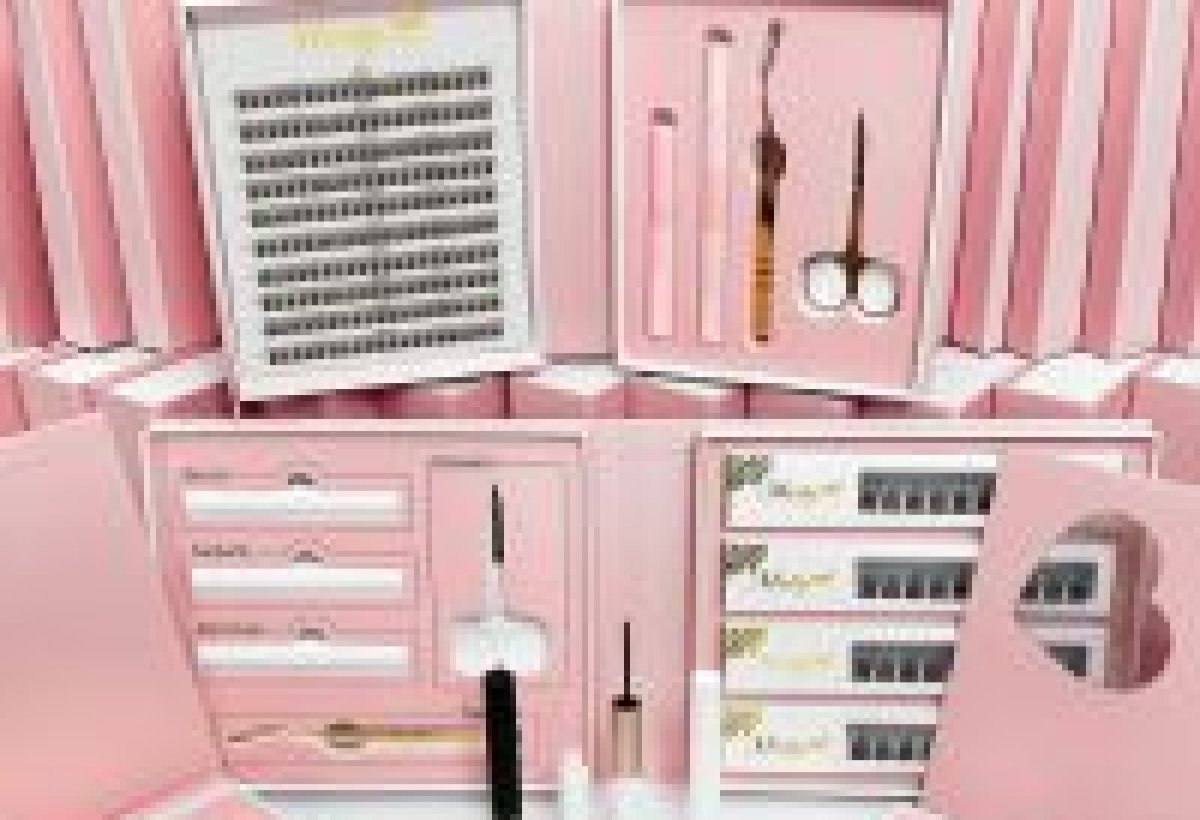 Homemade eyelash extensions: Get professional results at home in 2025.