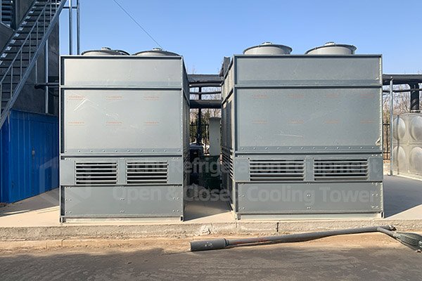 Installed closed countercurrent cooling tower running in outdoor facility