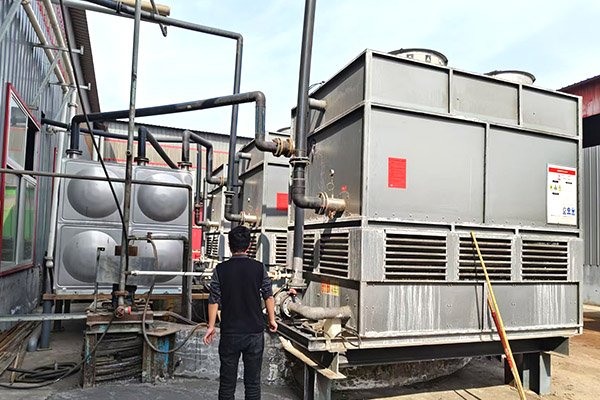 Large closed loop cooling tower system set up outdoors