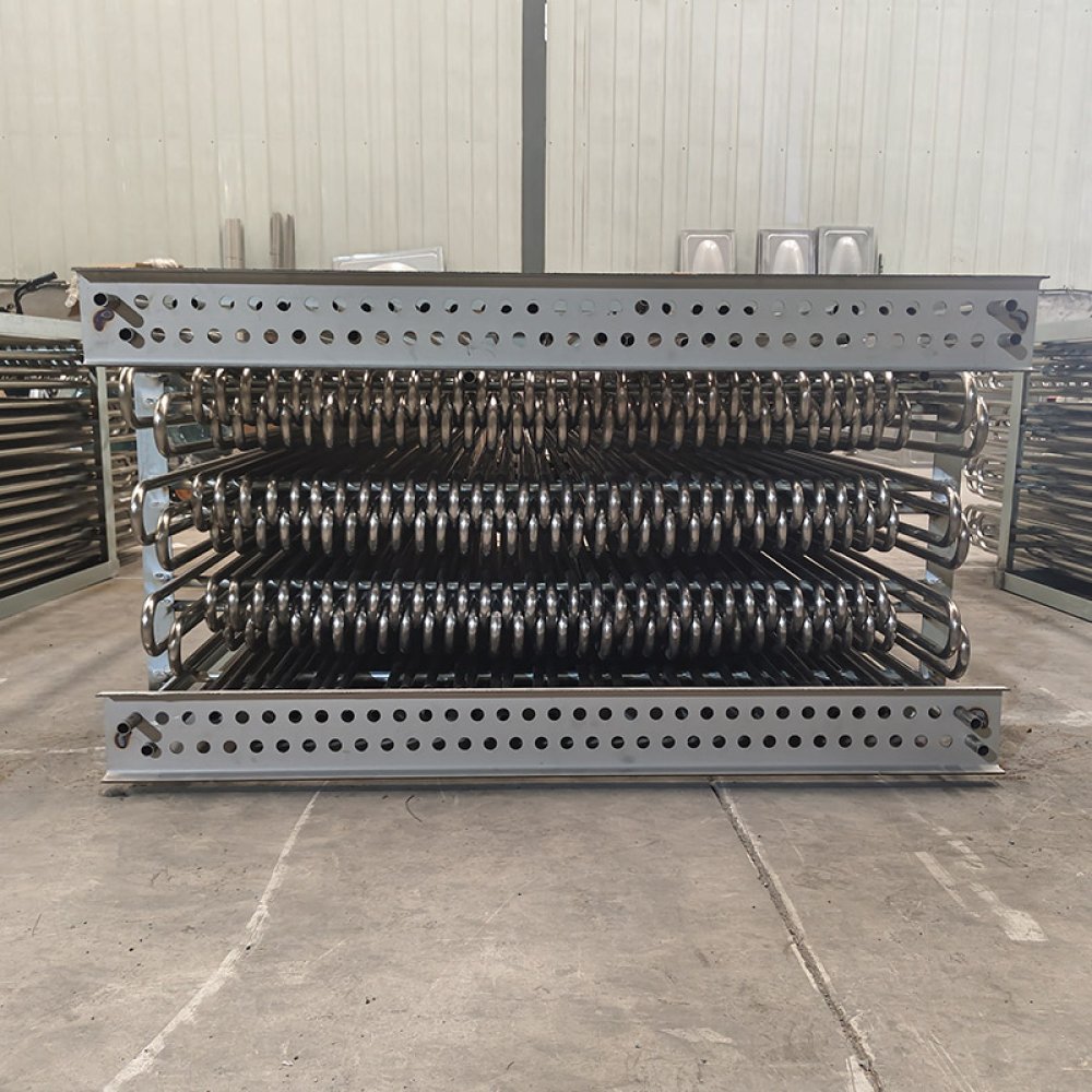 Closed circulation condenser coil preventing contamination