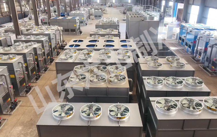 Six cooling towers gleamed at the Qingdao International Convention and Exhibition Center, driving a surge in orders for all-steel closed-loop cooling towers during the sweltering summer.