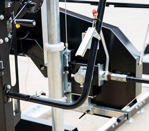 The entire series is equipped with a quick tensioning mechanism as standard. Patented products will be prosecuted for counterfeiting.When not using, loosen the tension on the blade to provide a longer service life for the saw blade.