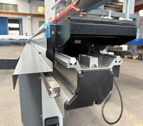Thickened sliding table