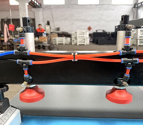 Pneumatic pressing device