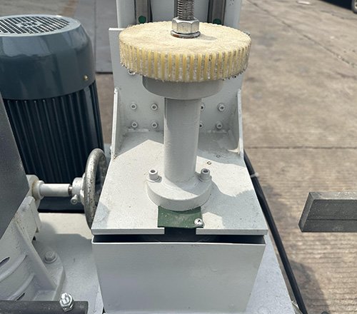 Gluing spindle