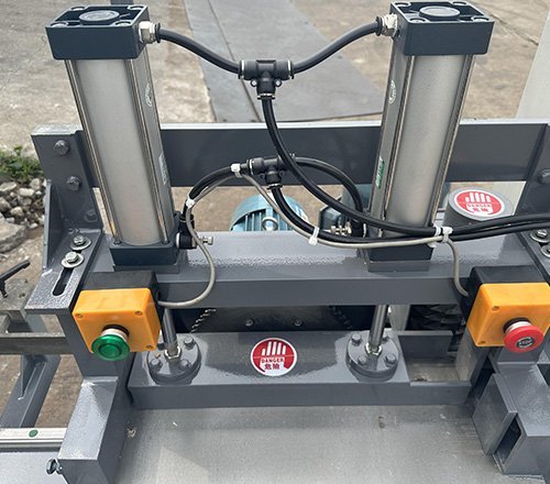 Automatic pressure feeder